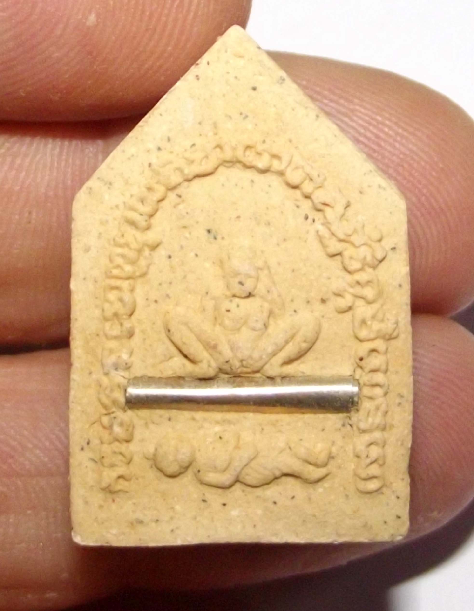 Rear side of Khun Phaen Mae BerThai Buddhist Amulets