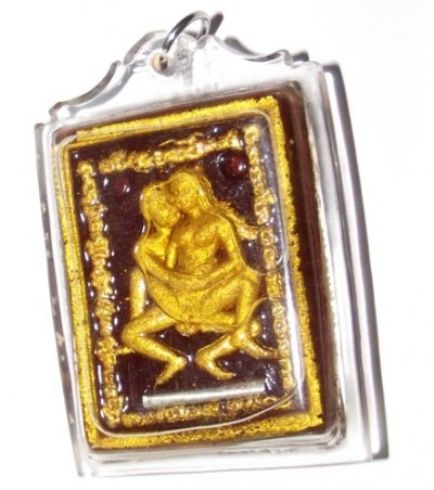 This is the ongk kroo special edition of the In Koo Plerng amulet made and consecrated by Luang Por Somsak Gosalo of Samnak Songk Tham Khao Bua Noi, Kanchanaburi, in the year 2555 BE.