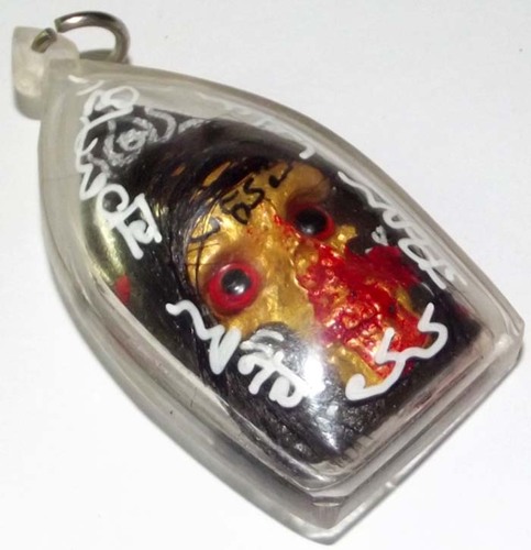 This khun phaen amulet features a harcore hoeng prai skull on the front face, and conceals another powerful image on the rear face, namely that of Pra Khun Phaen.