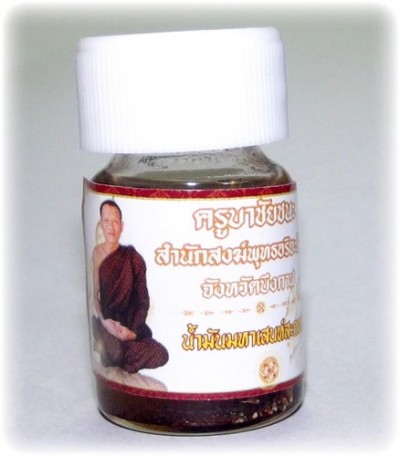 This maha sanaeh oil can be classified as a genuine love potion, mainly because Kroo Ba Chay Chana is a skilled master of this particular wicha.